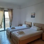 Tasos 4*