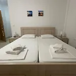 Tasos 4*