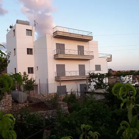 Tasos Πανσιόν Χειμάρρα