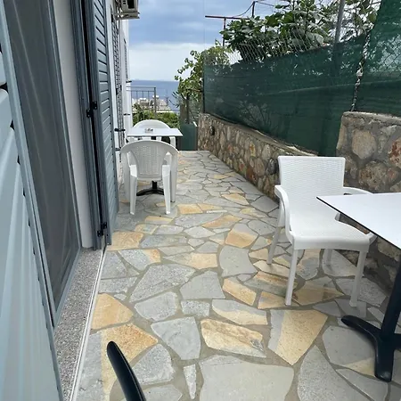 Tasos Guest house *