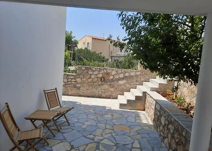 Tasos 招待所 4*